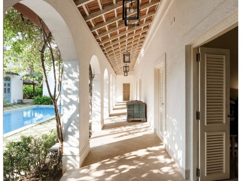 Villa passageway