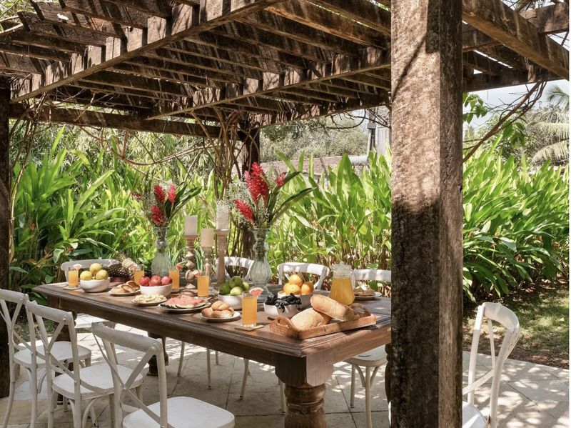 Alfresco dining